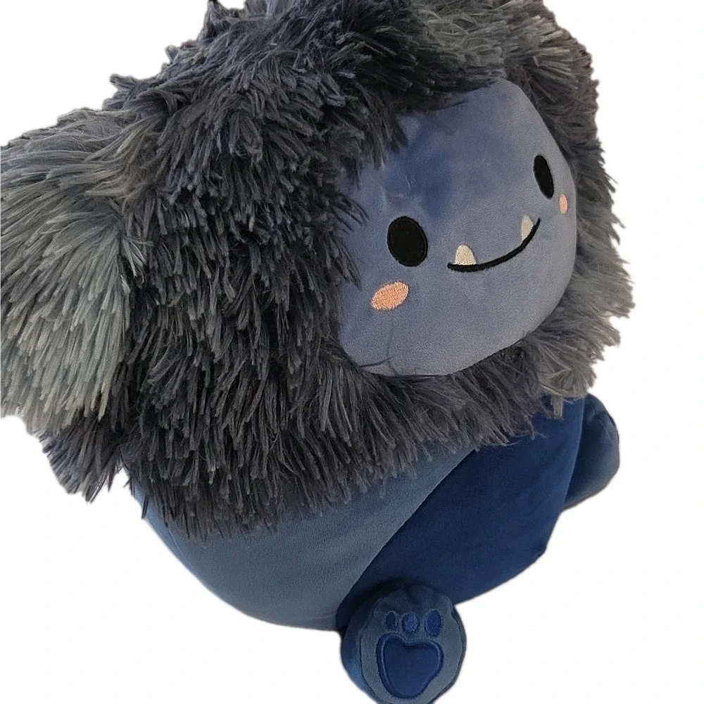 Squishmallows Dani the Blue Bigfoot 16